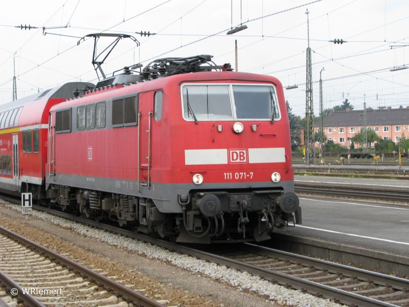111 071