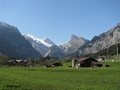 Auf der Wanderung am Ortsende