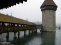 Die Kapellbrücke mit Wasserturm von der Bahnhofstrasse aus