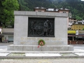 Gedenktafel vor dem Bahnhof Airolo