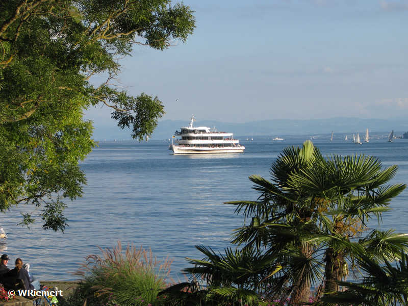 Zur Bildergalerie 'Überlingen' bitte hier klicken Bodenseeufer mit Schiff