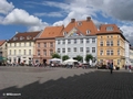 Häuser am Alten Markt, in Grau das Commandantenhus