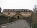 Das Kommandantenhaus von 1669 mit dem Peterstor 