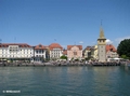 Die Hotels am Hafenplatz mit dem Mangturm