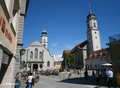 Kirchplatz, links St. Stephan, rechts Münster Unserer Lieben Frau