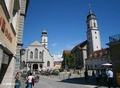 Kirchplatz, links St. Stephan, rechts Münster Unserer Lieben Frau