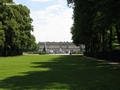 Neues Schloss Herrenchiemsee vom Rasenteppich aus