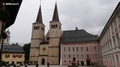 Stiftskirche St. Peter und Johannes der Täufer und ein Teil des Schlosses