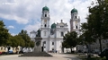 Domplatz mit dem Denkmal für König Maximilian I Joseph von Bayern und dem Dom St. Stephan