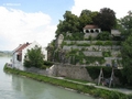 Schlossberg, davor der Burggraben