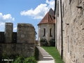 Weg zum unteren Zwinger, die Fenster der Elisabeth-Kapelle