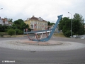 Skulptur im Kreisverkehr vor dem Bahnhof