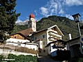 Gasthof Sonne und Kirche in der Morgensonne