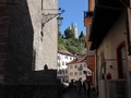 Piazza Duomo, Blick auf den Pulverturm