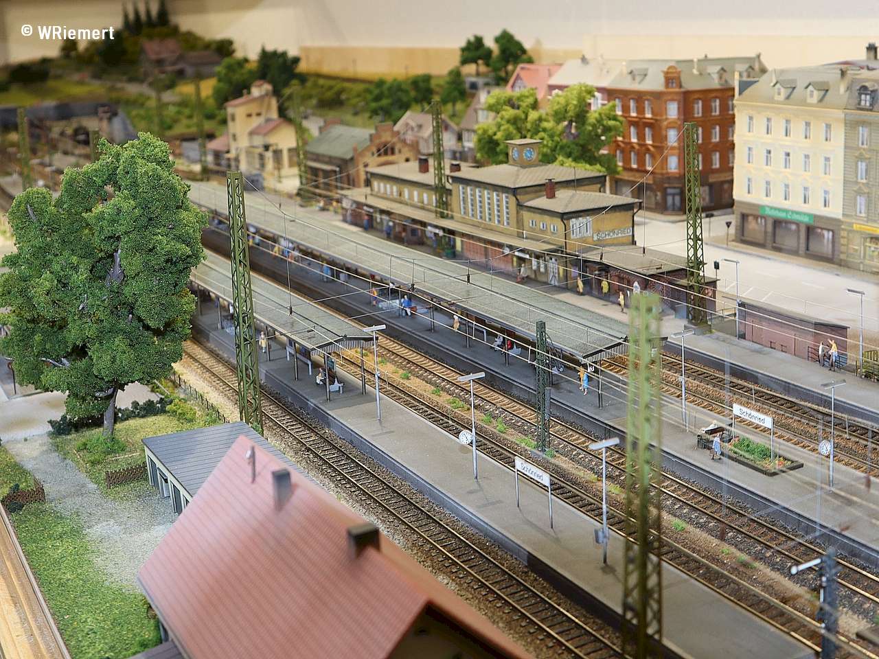 Blick auf die Bahnsteigdächer - 12_IMG_9869