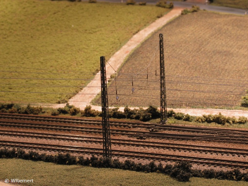 Querfeld über vier Gleise, Masten von Ndetail