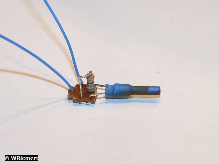Platine mit Widerstand und LED mit Schrumpfschlauch - m_zsig_IMG_4195